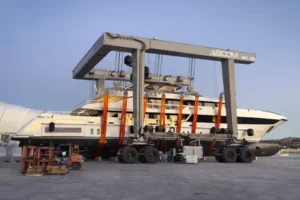 ASCOM BHT 620 tonne travelift with superyacht