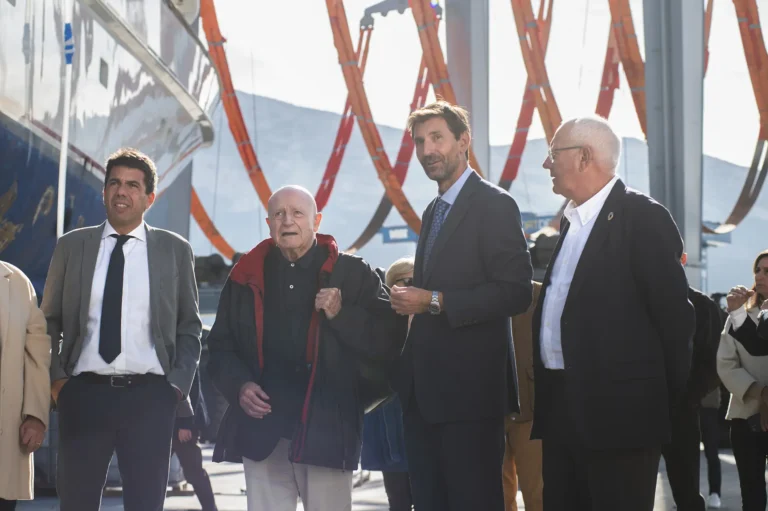 Visit of Carlos Mazon and Abel Matutes to Port Denia Shipyard, hosted by Albert Morell